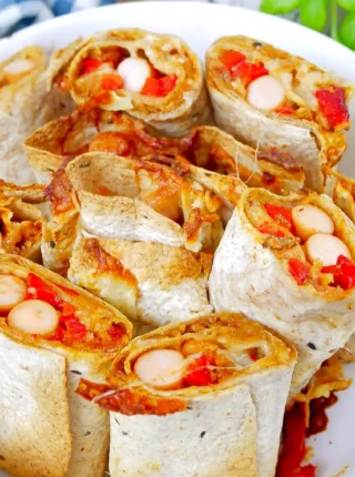 Tortillowe zawijasy z parówkami – prosty przepis na ciepłą przekąskę