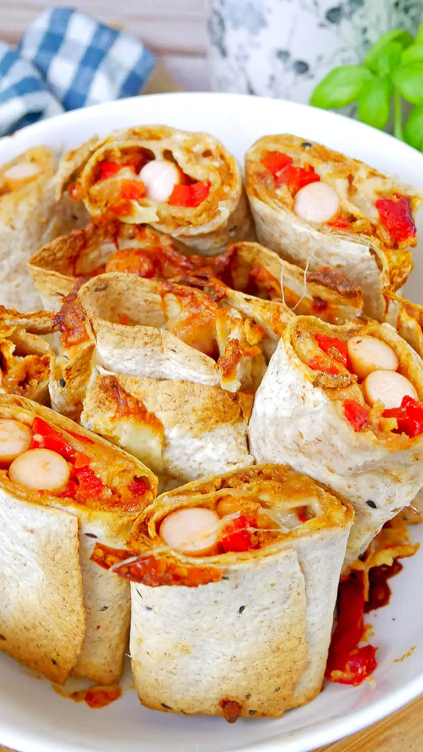 Tortillowe zawijasy z parówkami – prosty przepis na ciepłą przekąskę