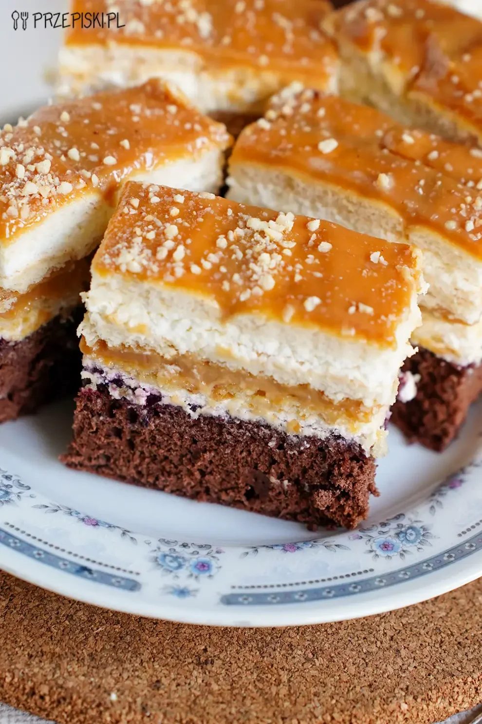 Ciasto z krakersami, kajmakiem i kremem serowym