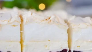 Ciasto z wiśniami i bezą