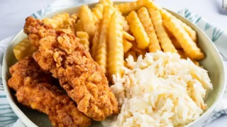 Chrupiące stripsy z kurczaka w stylu KFC