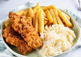 Chrupiące stripsy z kurczaka w stylu KFC