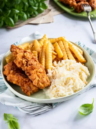 Chrupiące stripsy z kurczaka w stylu KFC