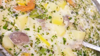 Zupa ziemniaczano-ryżowa z mieszanką europejską zabielana