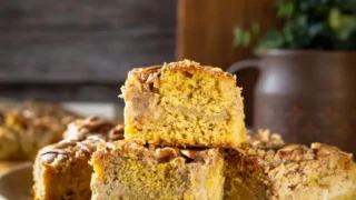 Ciasto dyniowe z masą serowo-kawową i kruszonką