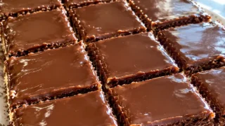 Ciasto Milky Way – delikatny przekładaniec z mlecznym kremem i czekoladą