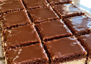 Ciasto Milky Way – delikatny przekładaniec z mlecznym kremem i czekoladą