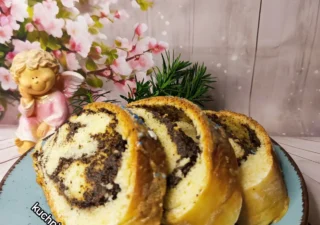 Drożdżowe makowce na śmietanie z gotową masą makową
