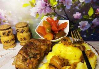 Żeberka wieprzowe w sosie własnym duszone w rosole