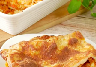 Wegetariańska lasagne z soczewicą – sycąca i pełna warzyw