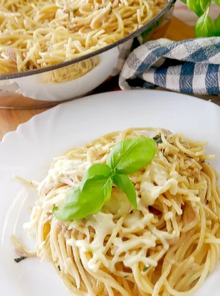 Spaghetti w sosie cebulowym – prosty przepis na szybki obiad