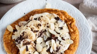 Omlet bananowy z kremem orzechowym
