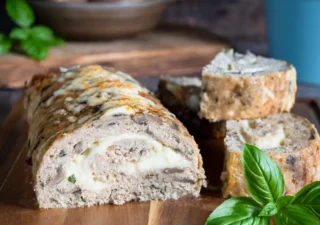 Rolada drobiowo-pieczarkowa z serem